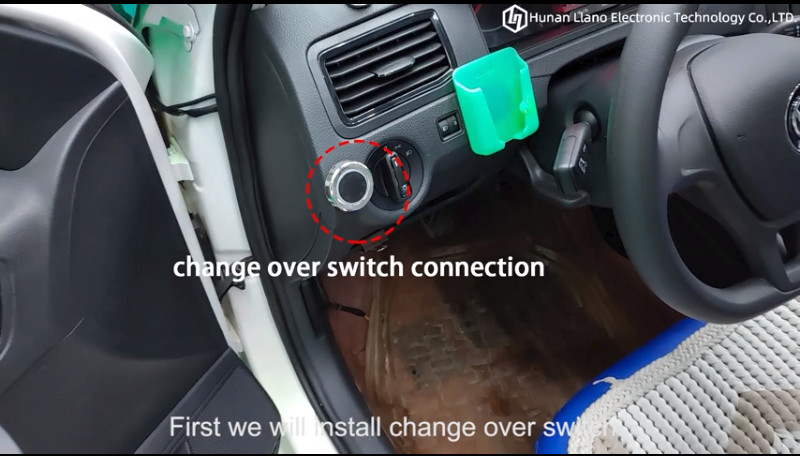 Derniers cas d'entreprise concernant 3-6 changement au-dessus de la connexion de commutateur et de la connexion intégrée de lames de fusible