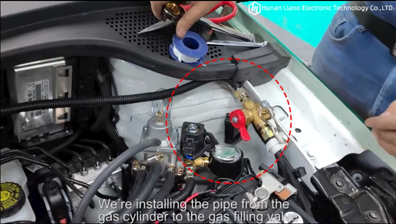 Derniers cas d'entreprise concernant 4. Installez le tuyau de gaz en acier à faible teneur en carbone du cylindre de gaz sur la soupape de remplissage de gaz
